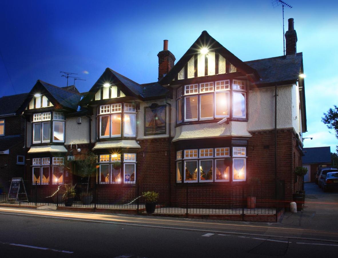 ホテル The Oyster Smack Burnham-on-Crouch エクステリア 写真