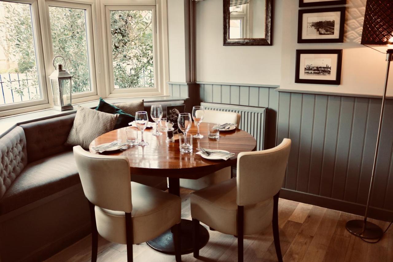 ホテル The Oyster Smack Burnham-on-Crouch エクステリア 写真